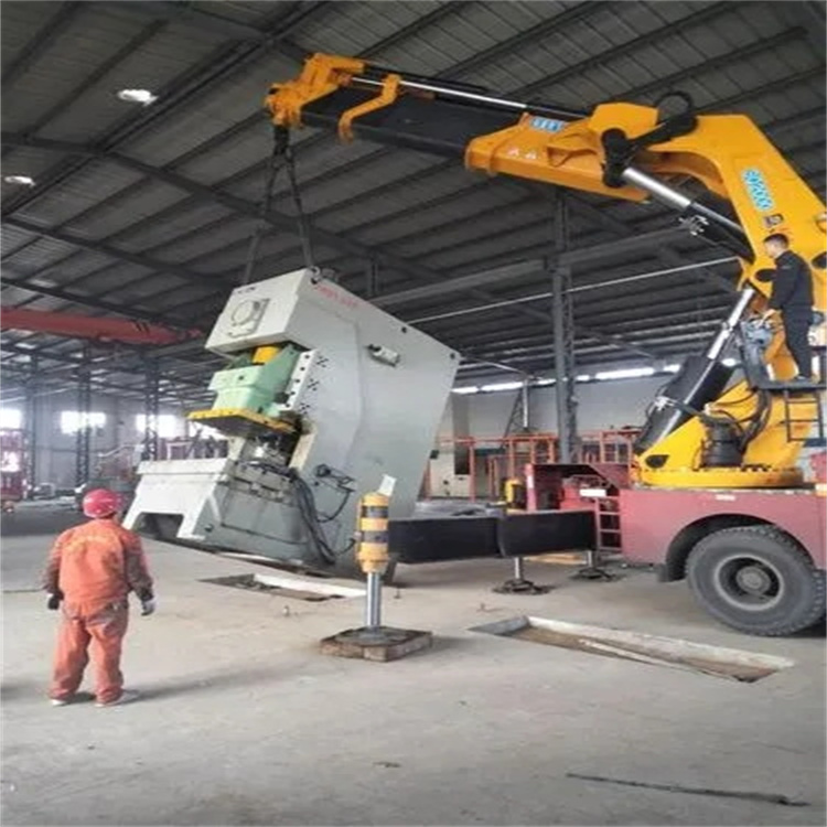 连南80吨折臂吊车出租附近电话