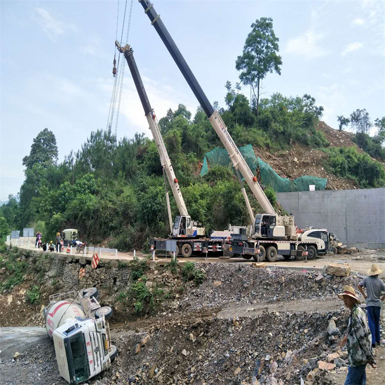 连南汽车掉沟里叫吊车救援要多少钱